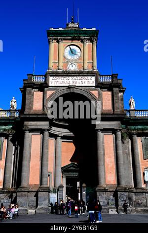 Le complexe Convitto Nazionale sur la Piazza Dante à Naples Italie Banque D'Images