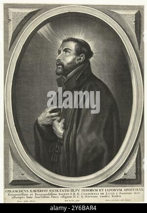 Saint François Xavier, Portrait dans un cadre ovale de Saint François Xavier, prêtre jésuite du XVIe siècle missionnaire en Inde et au Japon. Buste à gauche. Il tourne les yeux vers le ciel., estampe, imprimeur : Mattheus Borrekens, (mentionné sur l'objet), après dessin par : Erasmus Quellinus (II), (mentionné sur l'objet), éditeur : Martinus van den Enden (I), (mentionné sur l'objet), Anvers, 1643 - 1660, papier, gravure, hauteur, 418 mm × largeur, 299 mm Banque D'Images