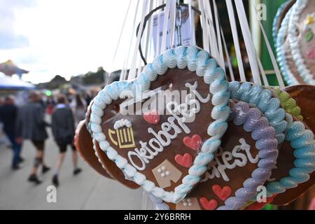 Munich, Deutschland. 24 septembre 2024. 189.Oktoberfest Oktoberfest 2024 le 24 septembre 2024. Cœur en pain d'épices, cœurs en pain d'épices. ? Crédit : dpa/Alamy Live News Banque D'Images