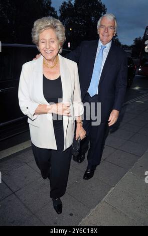 Londres, Royaume-Uni. 24 septembre 2024. Norma Major et Sir John Major à la soirée de lancement du nouveau livre du Felix Francis, Cavalry and Guards Club, Piccadilly, le mardi 24 septembre 2024 à Londres, Angleterre, Royaume-Uni. CAP/CAN © CAN/Capital Pictures crédit : Capital Pictures/Alamy Live News Banque D'Images