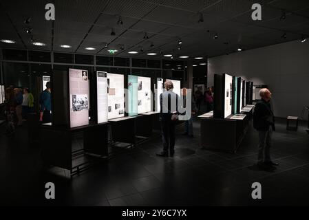 Berlin, Allemagne. 24 septembre 2024. Une nouvelle exposition Reinhard Heydrich. Carrière et violence s'ouvre à Berlin, en Allemagne, présentant son ascension au pouvoir dans l'État nazi et ses activités peu connues dans le Protectorat de Bohême et Moravie. La photo est du 24 septembre 2024. Crédit : Jaromir Mrhal/CTK photo/Alamy Live News Banque D'Images