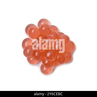 Pile de perles de tapioca brillantes isolées sur blanc, vue de dessus Banque D'Images