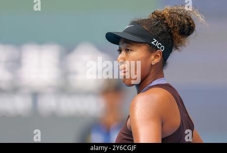 Pékin, Chine. 25 septembre 2024. Osaka Naomi, du Japon, réagit lors du match de premier tour féminin contre Lucia Bronzetti, d'Italie, au tournoi de tennis de l'Open de Chine 2024 à Pékin, capitale de la Chine, le 25 septembre 2024. Crédit : Bai Xuefei/Xinhua/Alamy Live News Banque D'Images