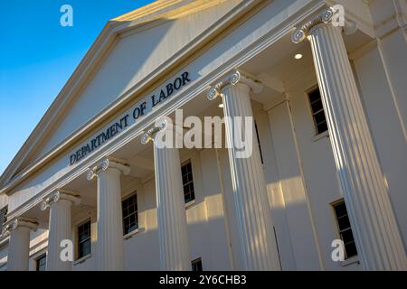 Montgomery, Alabama, États-Unis-18 mars 2017 : extérieur du bâtiment du département du travail de l'Alabama dans le centre-ville de Montgomery. Banque D'Images