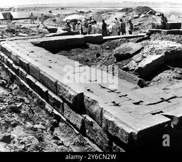 PROJET DE BARRAGE D'ASSOUAN, VALLÉE DU NIL ; 14 NOVEMBRE 1963 Banque D'Images