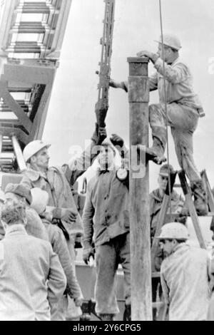 CATASTROPHE DES MINEURS DANS LA MINE ALLEMANDE DE MINERAI DE FER À LENGEDE, AUCUN ESPOIR LORS DU TROISIÈME FORAGE ; 5 NOVEMBRE 1963 Banque D'Images