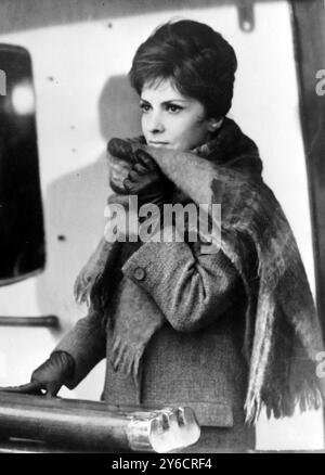 L'ACTRICE ITALIENNE GINA LOLLOBRIGIDA G EN TOURNAGE À POOLE, DORSET / ; 29 OCTOBRE 1963 Banque D'Images