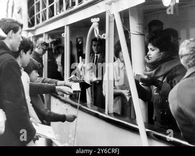 L'ACTRICE ITALIENNE GINA LOLLOBRIGIDA G EN TOURNAGE À POOLE, DORSET / ; 29 OCTOBRE 1963 Banque D'Images