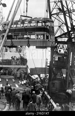 TRAM HISSÉ À BORD DES ÉTATS-UNIS À DOCKES À GLASGOW ; 13 SEPTEMBRE 1963 Banque D'Images