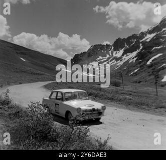 FORD CORTINA GT AU RALLYE ALPIN DE CHAMOUNIX, FRANCE ; 25 JUIN 1963 Banque D'Images