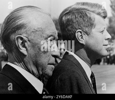 23 JUIN 1963 LE CHANCELIER OUEST-ALLEMAND KONRAD ADENAUER AVEC LE PRÉSIDENT AMÉRICAIN JOHN F. KENNEDY À WAHN, ALLEMAGNE DE L'OUEST. Banque D'Images