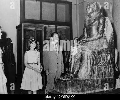 L'ANCIEN VICE-PRÉSIDENT AMÉRICAIN RICHARD NIXON AU CAIRE / ; 23 JUIN 1963 Banque D'Images