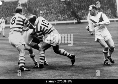 LE JOUEUR DE RUGBY BARTON EN ACTION WAKEFIELD V WIGAN À WEMBLEY / ; 11 MAI 1963 Banque D'Images