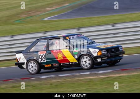 Jake Margalies dans sa Ford Escort XR3i lors de la course Classic Touring car Racing Club 2023 à Snetterton, Norfolk, Royaume-Uni. Banque D'Images