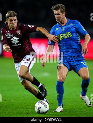 Turin, Italie. 24 septembre 2024. Marcus Pedersen (16 Torino FC) concourt pour le ballon avec Ola Solbakken (17 Empoli FC) lors du match Coppa Italia entre Torino FC et Empoli FC au stade Olimpico le 24 septembre 2024 à Turin, Italie Football (Cristiano Mazzi/SPP) crédit : SPP Sport Press photo. /Alamy Live News Banque D'Images