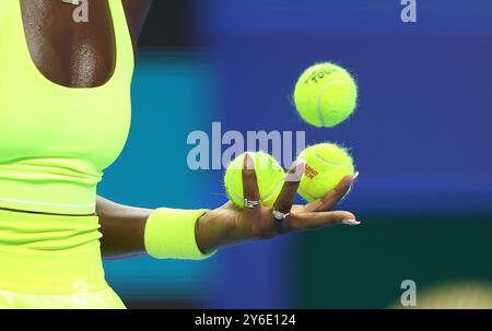 Pékin, Chine. 25 septembre 2024. Alycia Parks des États-Unis réagit lors du match de premier tour féminin contre Wang Qiang de Chine lors du tournoi de tennis de l'Open de Chine 2024 à Pékin, capitale de la Chine, le 25 septembre 2024. Crédit : Bai Xuefei/Xinhua/Alamy Live News Banque D'Images