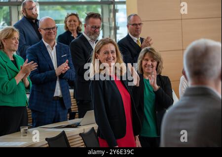 Kiel, Deutschland, 25.09.2024 Landesregierung Schleswig-Holstein. Erste Plenartagung nach der Sommerpause mit Veränderungen auf der Regierungsbank und der Vereidigung der neuen Finanzministerin Silke Schneider *** Kiel, Allemagne, 25 09 2024 Gouvernement de l'Etat du Schleswig-Holstein première session plénière après la pause estivale avec des changements au siège du gouvernement et la prestation de serment du nouveau ministre des Finances Silke Schneider Banque D'Images