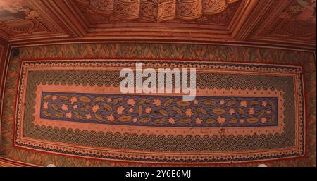 Jaipur, Rajasthan, Inde. Patrika Gate à Jawahar Circle. Intérieur à l'intérieur, de nombreux motifs d'ornement colorés sur les vieux murs. Vieille ville rose. Mise en cellule Banque D'Images