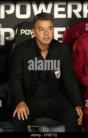 L’entraîneur-chef argentin de River plate, Marcelo Gallardo, fait un geste avant le match de quart de finale de la CONMEBOL Copa Libertadores contre le chilien Colo Colo, au stade El Monumental de Buenos Aires, le 24 septembre 2024. Banque D'Images