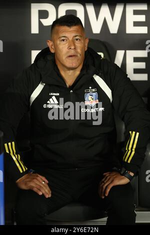 L’entraîneur-chef du Chili Colo Colo Argentine, Jorge Almiron, fait un geste avant le match de quart de finale de la CONMEBOL Copa Libertadores contre l’argentin River plate, au stade El Monumental de Buenos Aires, le 24 septembre 2024. Banque D'Images