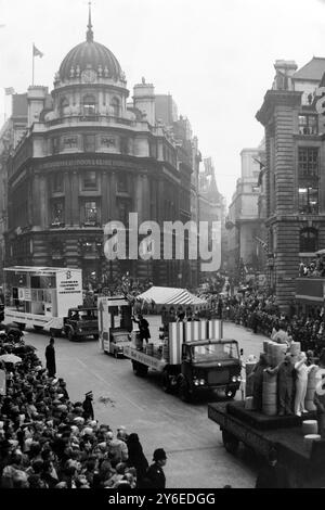 THE LORD MAYOR OF LONDON RALPH PERRING SHOW À LONDRES ; 10 NOVEMBRE 1962 Banque D'Images