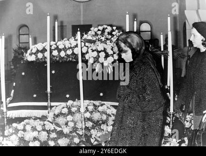 FUNÉRAILLES D'ALEC HEAD HUSBAND AVEC NEVILLE SELLWOOD EN FRANCE / ; 10 NOVEMBRE 1962 Banque D'Images