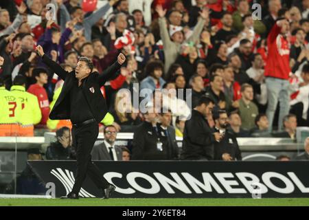 L’entraîneur-chef argentin de River plate, Marcelo Gallardo, célèbre sa victoire par 1-0 contre le Colo Colo de Chiles lors du match de match de deuxième manche de la CONMEBOL Copa Libertadores, au stade El Monumental de Buenos Aires, le 24 septembre 2024. Banque D'Images