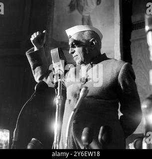 CONFÉRENCE DE PRESSE DU PREMIER MINISTRE INDIEN PANDIT JAWAHARLAL NEHRU À LONDRES ; 20 SEPTEMBRE 1962 Banque D'Images