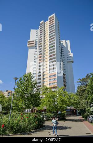 Wohnhochhaus Ideal, Fritz-Erler-Allee 120, Gropiusstadt, Neukölln, Berlin, Deutschland *** immeuble résidentiel de grande hauteur idéal, Fritz Erler Allee 120, Gropiusstadt, Neukölln, Berlin, Allemagne Banque D'Images