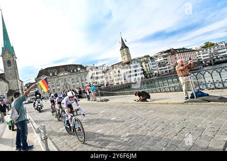 KOCH Franziska, LIPPERT Liane, NIEDERMAIER Antonia (Allemagne, GER, Deutschland) in Aktion während des Mixed Relay Team Time Trial BEI den UCI Road World Championships : 24, 9 kilomètres rund um Zürich) BEI den UCI-Straßen- und para-Cycling-Straßenweltmeisterschaften 2024 am Montag, den 23. Septembre 2024, à Zürich, Schweiz. Die Radsport Wm findet vom 21. bis 29. Septembre 2024 um und in Zürich im Rahmen der 2024 UCI Road and para-cycling Road World Championships statt. Banque D'Images