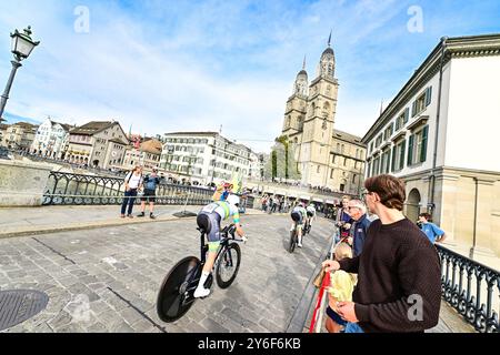 BROWN Grace, CHAPMAN Brodie, ROSEMAN-GANNON Ruby (Australie, Australie, Australie, Australie) in Aktion während des Mixed Relay Team Time Trial BEI den UCI Road World Championships : 24, 9 kilomètres rund um Zürich) BEI den UCI-Straßen- und para-Cycling-Straßenweltmeisterschaften 2024 am Montag, den 23. Septembre 2024, à Zürich, Schweiz. Die Radsport Wm findet vom 21. bis 29. Septembre 2024 um und in Zürich im Rahmen der 2024 UCI Road and para-cycling Road World Championships statt. Banque D'Images