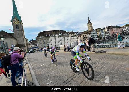 BROWN Grace, CHAPMAN Brodie, ROSEMAN-GANNON Ruby (Australie, Australie, Australie, Australie) in Aktion während des Mixed Relay Team Time Trial BEI den UCI Road World Championships : 24, 9 kilomètres rund um Zürich) BEI den UCI-Straßen- und para-Cycling-Straßenweltmeisterschaften 2024 am Montag, den 23. Septembre 2024, à Zürich, Schweiz. Die Radsport Wm findet vom 21. bis 29. Septembre 2024 um und in Zürich im Rahmen der 2024 UCI Road and para-cycling Road World Championships statt. Banque D'Images