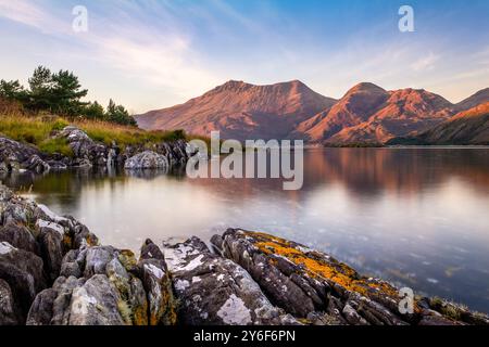 Beinn Sgritheall, un munro / montagne sur le Loch Hourn, Écosse Banque D'Images