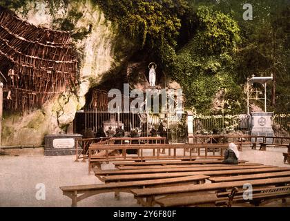 Die Grotte von Massabielle, das Ziel der Lourdes-Pilger, Erscheinungsgrotte, Mariengrotte, Lourdes, Frankreich, CA 1890, Historisch, digital restaurierte Reproduktion von einer Vorlage aus dem 19. Jahrhundert, date du dossier non précisée Banque D'Images