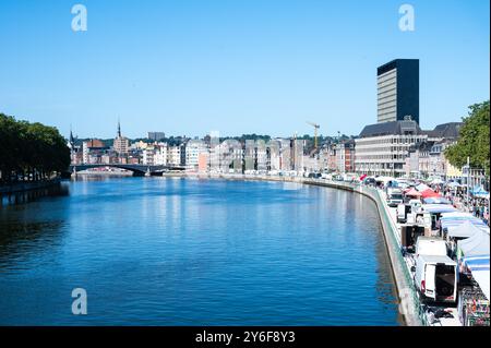 Liège, Belgique, 11 août 2024 - vue de paysage urbain sur la rivière Maas Banque D'Images