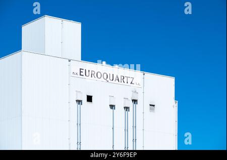 Oupeye, Liège, Belgique, 11 août 2024 - Euroquartz industrie produisant des minéraux industriels Banque D'Images