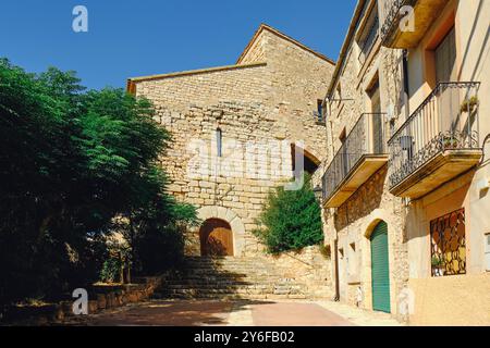 Une vue sur le château de Barbera, un bâtiment historique dans le petit village de Barbera de la Conca, en Catalogne, Espagne, Banque D'Images