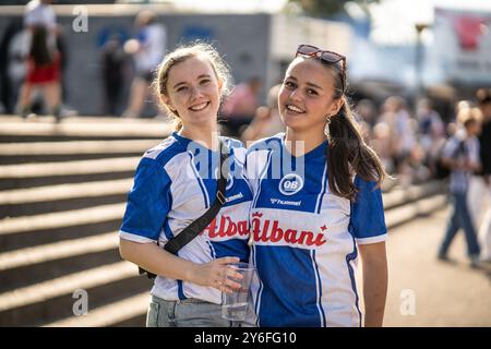 Odense, Danemark. 22 septembre 2024. Les fans de football d'Odense BK ont vu avant le match NordicBet Liga entre Odense BK et FC Roskilde au nature Energy Park à Odense. Banque D'Images