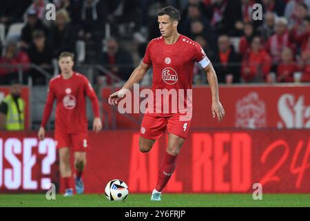 Essen, Allemagne. 25 septembre 2024. Fussball 3. Liga 7. Spieltag Rot-Weiss Essen - Borussia Dortmund II AM 25.09.2024 im Stadion an der Hafenstrasse in Essen Michael Schultz ( Essen ) la réglementation DFB interdit toute utilisation de photographies comme séquences d'images et/ou quasi-vidéo. Foto : Revierfoto crédit : ddp Media GmbH/Alamy Live News Banque D'Images