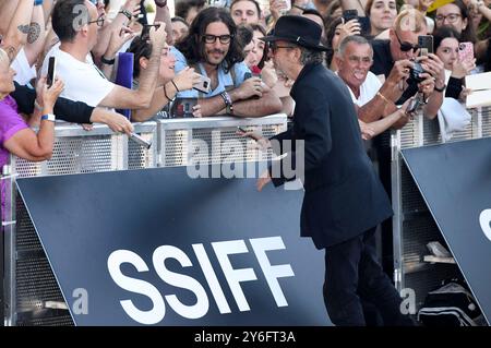 Tim Burton BEI der Ankunft am Hotel Maria Cristina auf dem 72. Internationalen Filmfestival San Sebastian / Festival Internacional de Cine de San Sebastian. San Sebastian, 25.09.2024 *** Tim Burton arrivée à l'Hôtel Maria Cristina au 72ème Festival International du film de San Sebastian Internacional de Cine de San Sebastian San Sebastian, 25 09 2024 Foto:XC.xNiehausx/xFuturexImagex bellucci burton 4910 Banque D'Images