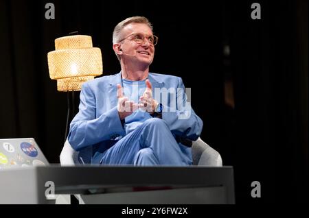 Stuttgart, Allemagne. 25 septembre 2024. Jochen Wegner, rédacteur en chef de Zeit Online, s'exprime lors de l'interview podcast 'Alles gesagt?' Par l'hebdomadaire 'Die Zeit' au Theaterhaus. Crédit : Christoph Schmidt/dpa/Alamy Live News Banque D'Images