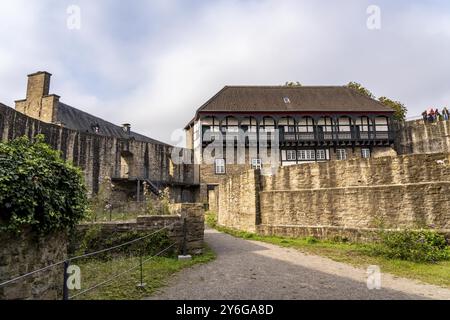 Château de Broich sur la rive ouest de la Ruhr près du centre-ville, la fortification est en partie la plus ancienne fortification médiévale préservée Banque D'Images