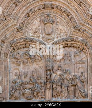 Portada Renacimiento plateresco de la fachada oeste de la Catedral de Salamanca Banque D'Images