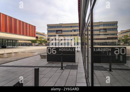 Le campus de l'Université des sciences appliquées de la Ruhr West, HRW, une université d'État des sciences appliquées spécialisée dans l'ingénierie, à Muelheim an de Banque D'Images