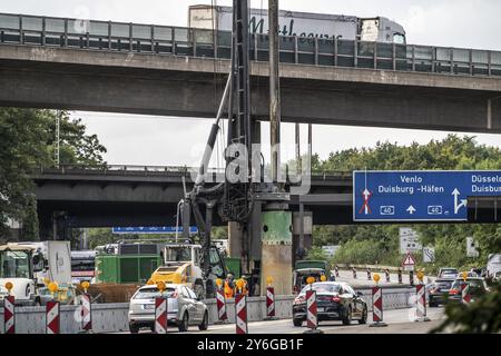 Grande installation de forage à la jonction autoroutière Duisburg-Kaiserberg, reconstruction complète et nouvelle construction de la jonction A3 et A40, tous les ponts Banque D'Images