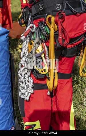 EQUIPEMENT des sauveteurs en hauteur des pompiers de Gelsenkirchen, pratiquant la descente en rappel à partir d'une éolienne d'une hauteur de 110 mètres après le sauvetage Banque D'Images