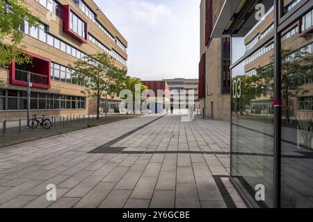 Le campus de l'Université des sciences appliquées de la Ruhr West, HRW, une université d'État des sciences appliquées spécialisée dans l'ingénierie, à Muelheim an de Banque D'Images