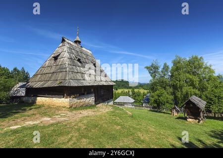 Maison ancienne dans ethno village Sirogojno dans les environs de Zlatibor, Serbie, Europe Banque D'Images