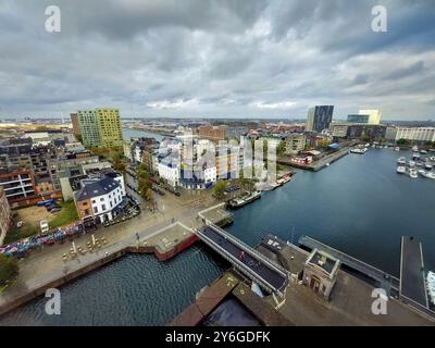 Anvers, Belgique, 5 novembre 2023 : prise de vue en grand angle d'Eilandje avec Willemdok à Anvers, Belgique, Europe Banque D'Images