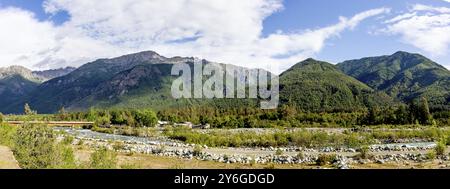 Camping dans les Andes chiliennes de montagne d'Argentine. Voyage en famille voyage vacances sur Camping RV dans les Andes Banque D'Images